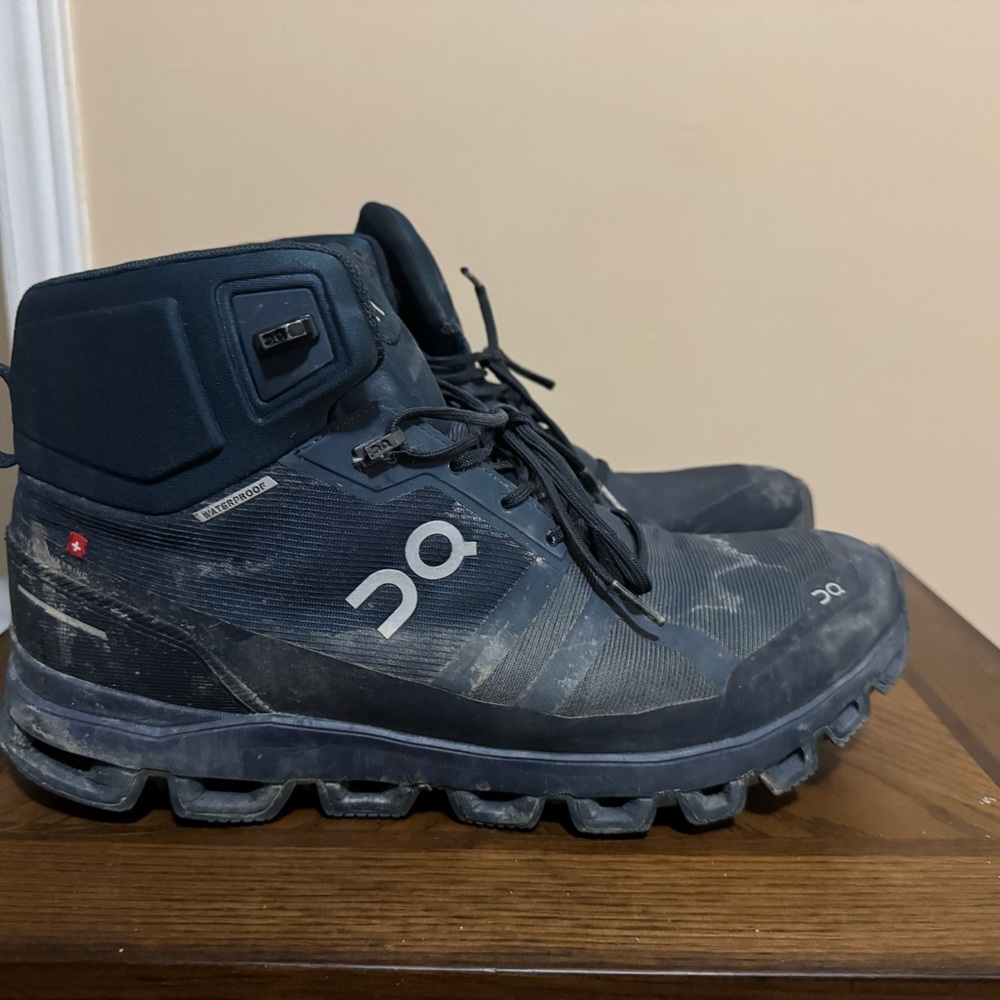 On Running Men's Dark Gray Athletic Shoes